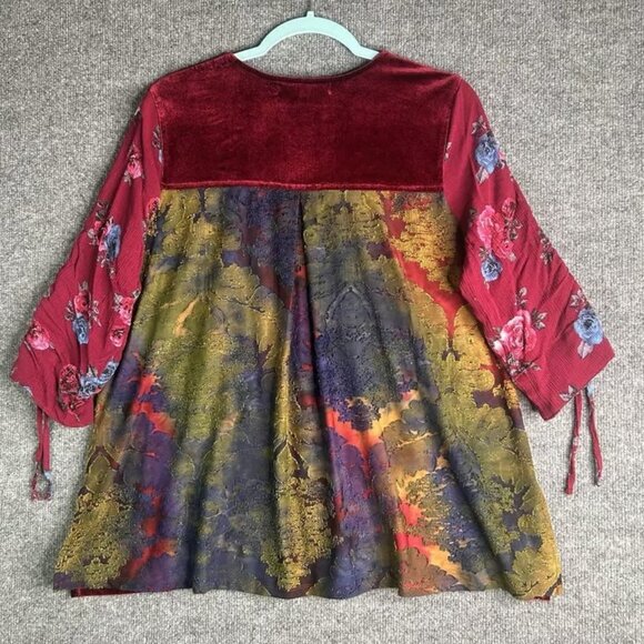 Calessa Womens Velour Top Size Petite Medium Embroidered - Picture 2 of 5